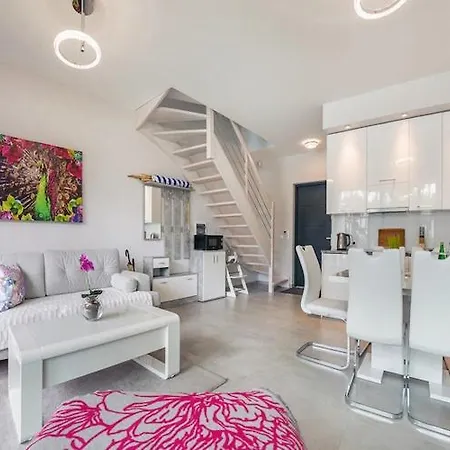 2-story With A Garden And A Pool