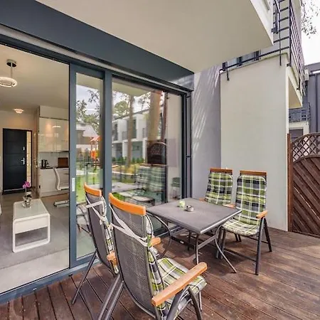 2-story With A Garden And A Pool Hébergement de vacances Pobierowo