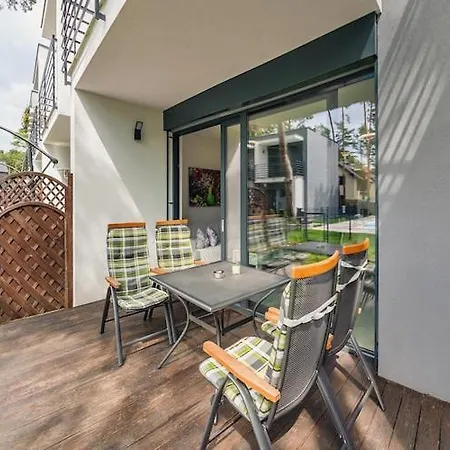 2-story With A Garden And A Pool Hébergement de vacances Pobierowo