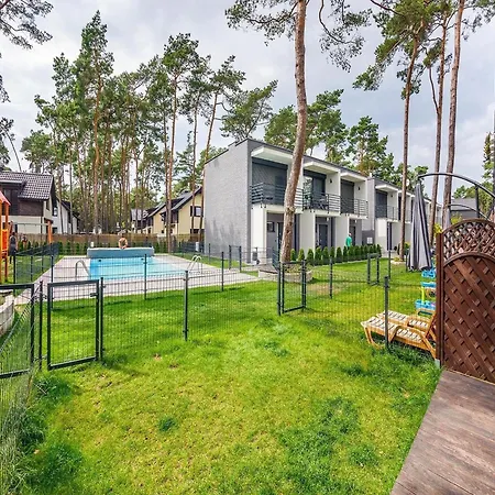 2-story With A Garden And A Pool Σπίτι διακοπών Pobierowo