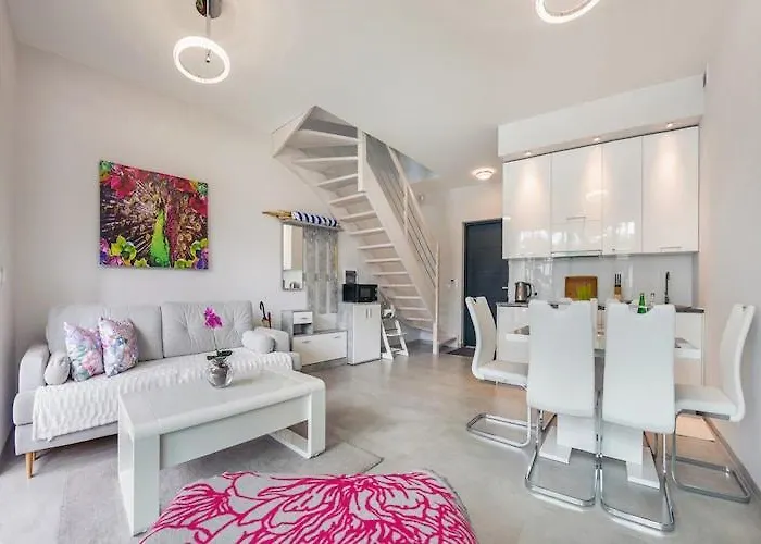 2-story With A Garden And A Pool