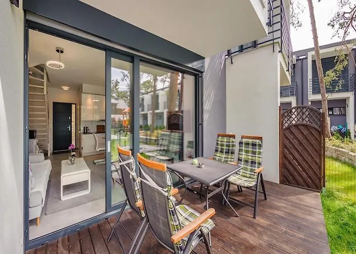 2-story With A Garden And A Pool Prázdninový dům Pobierowo