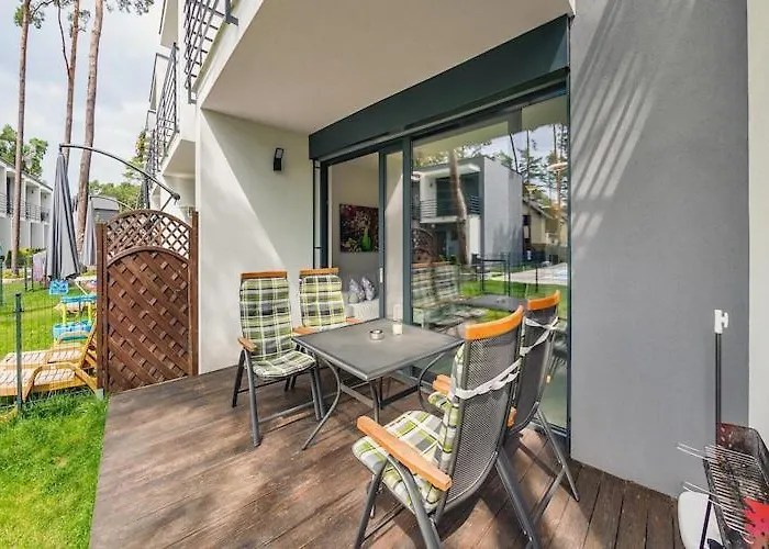 2-story With A Garden And A Pool Prázdninový dům Pobierowo