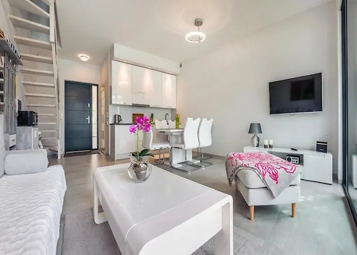 2-story With A Garden And A Pool Prázdninový dům Pobierowo